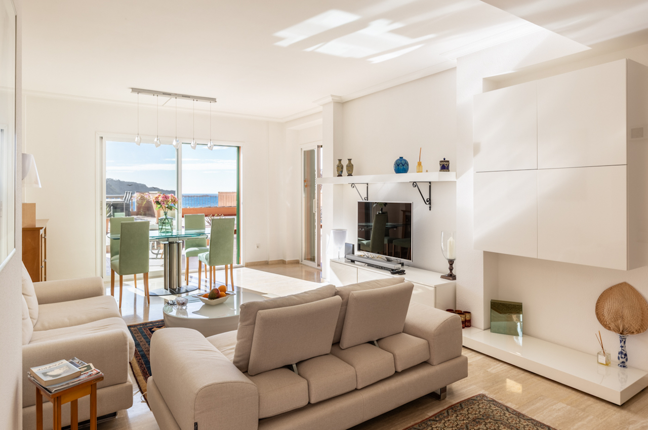 Två sammanhängande lägenheter med hisnande havsutsikt