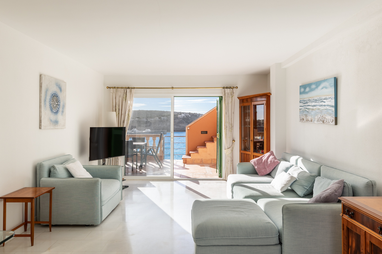 Två sammanhängande lägenheter med hisnande havsutsikt