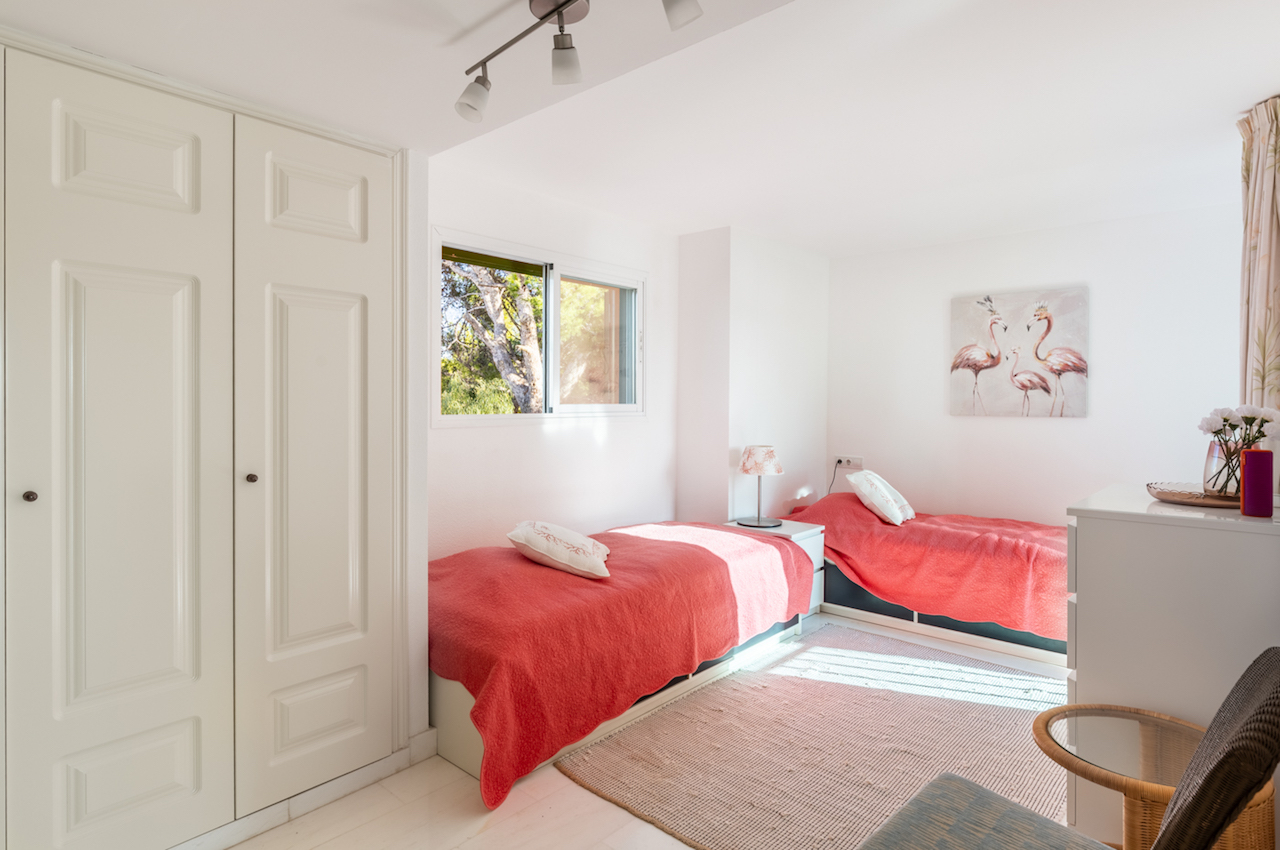 Två sammanhängande lägenheter med hisnande havsutsikt