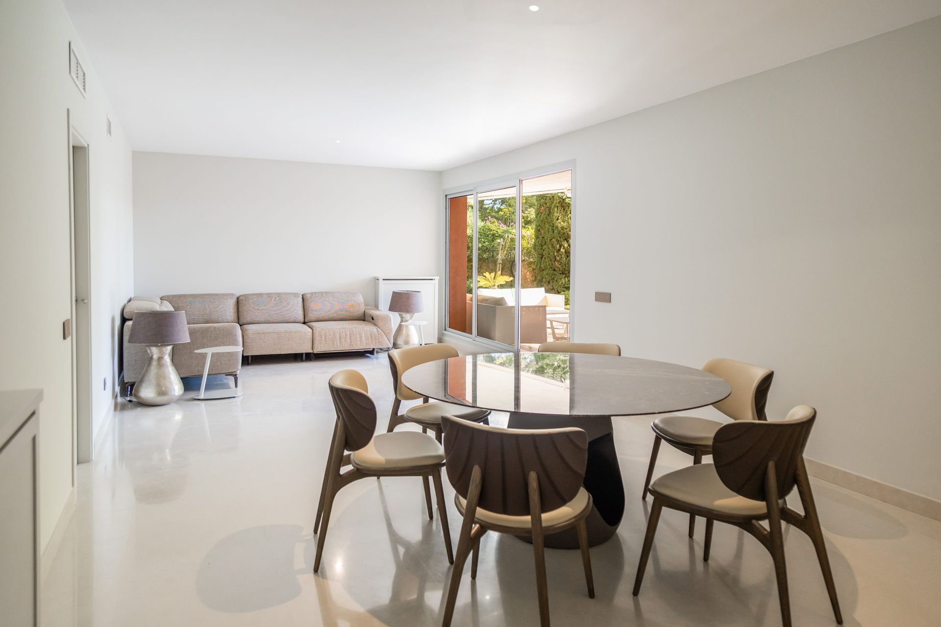 Renoverad lyxlägenhet med trädgård till salu i Sol de Mallorca