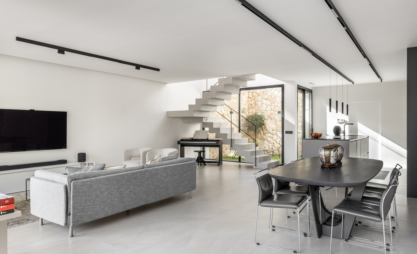 Contemporary Luxury Villa for Sale near Port Adriano