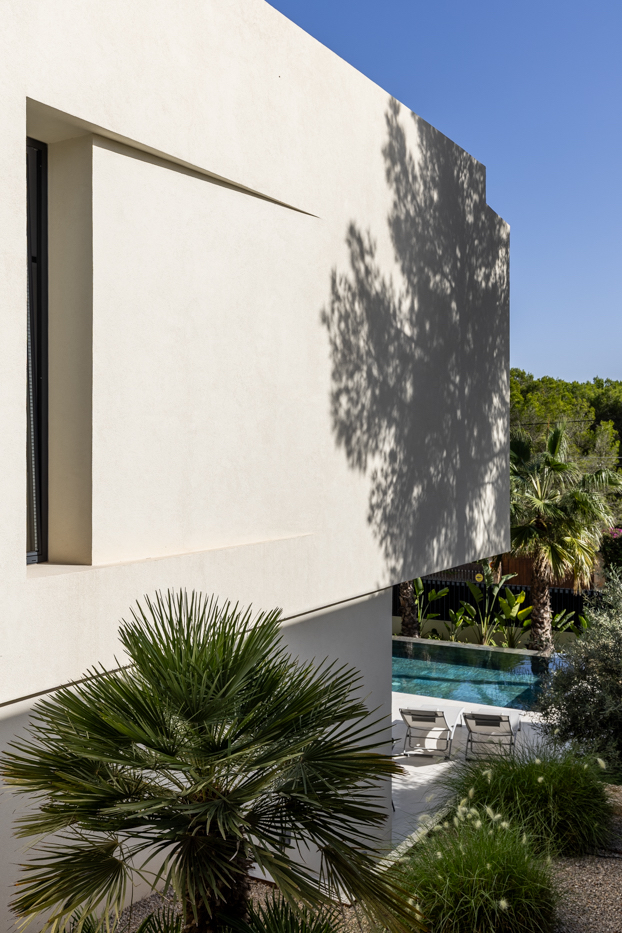 Contemporary Luxury Villa for Sale near Port Adriano