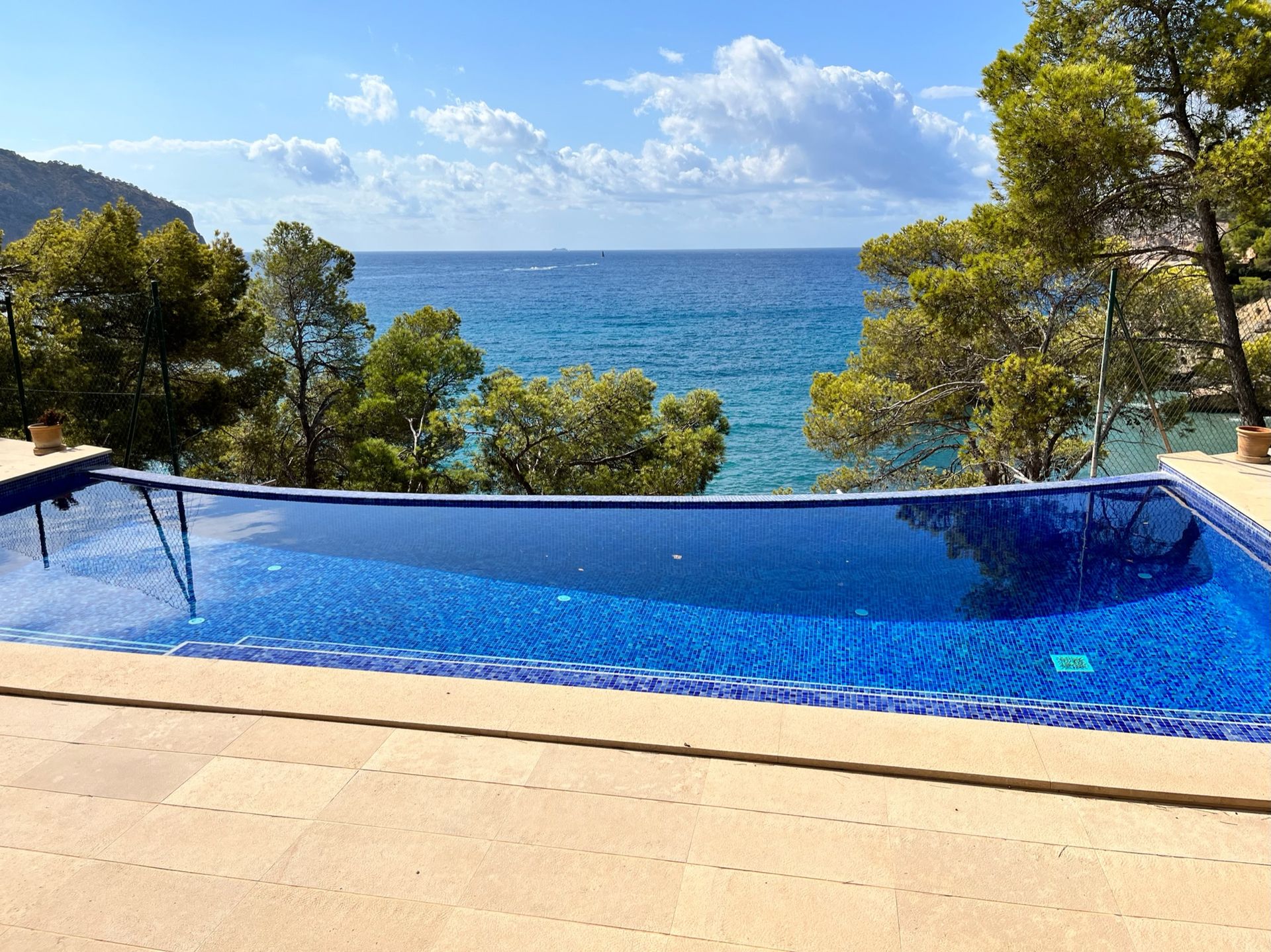 Exclusive Villa for Rent in Camp de Mar at Sea Front