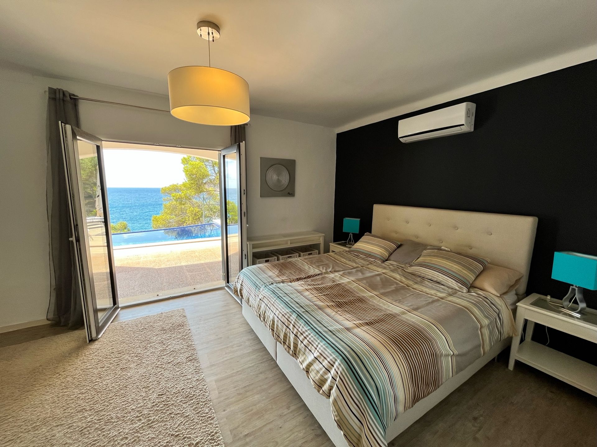 Exclusive Villa for Rent in Camp de Mar at Sea Front