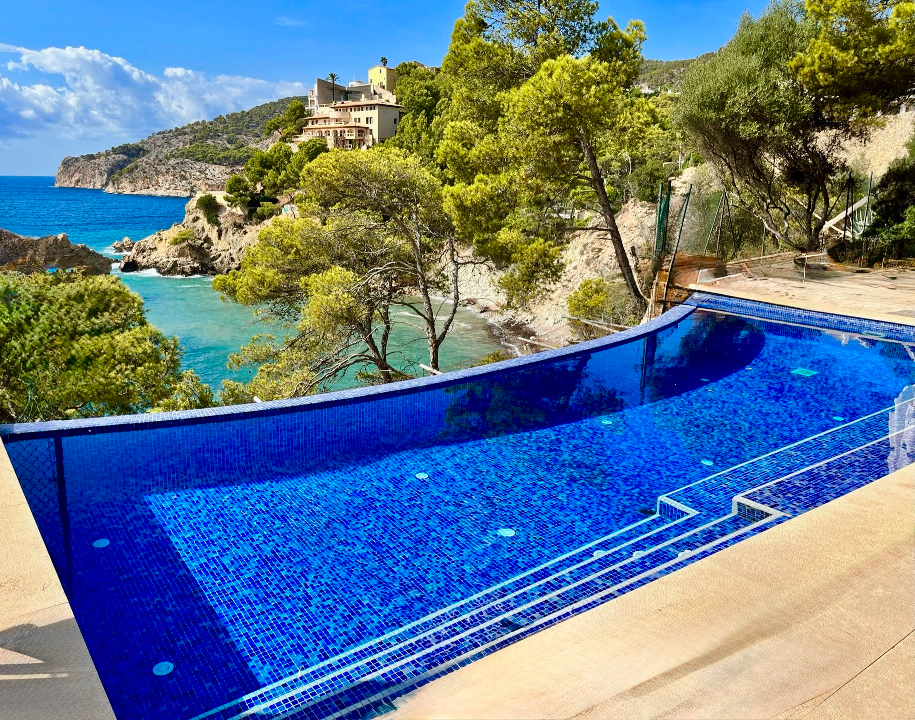 Exclusive Villa for Rent in Camp de Mar at Sea Front