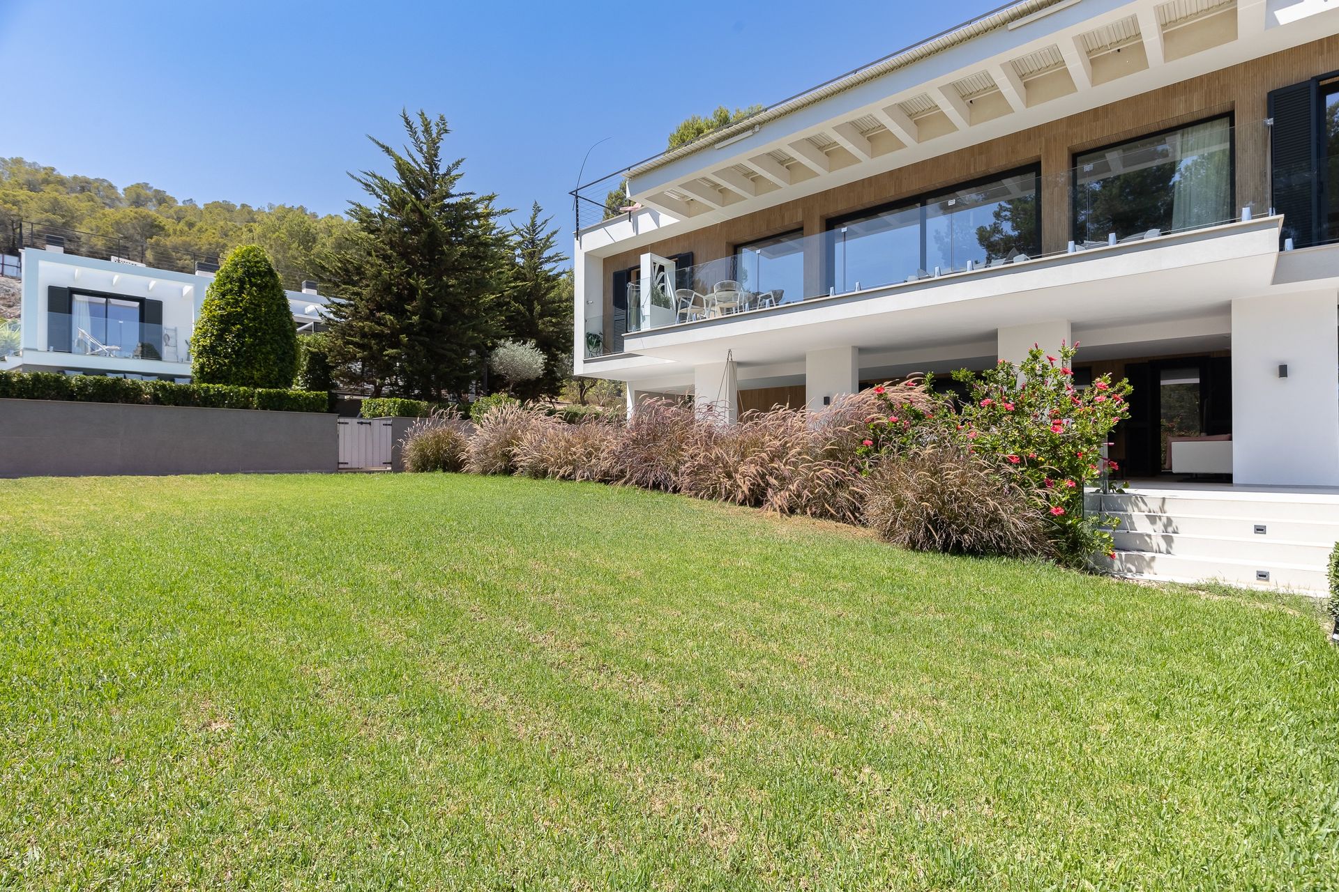 Luxury Villa with Separate Guest House for Sale in Camp de Mar