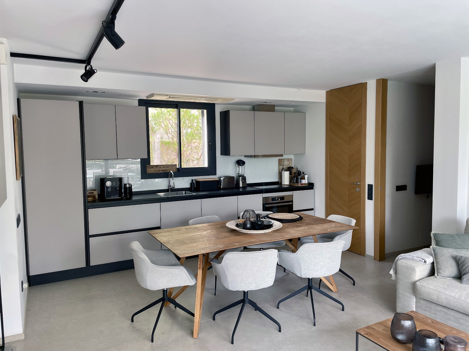 Luxury Villa with Separate Guest House for Sale in Camp de Mar