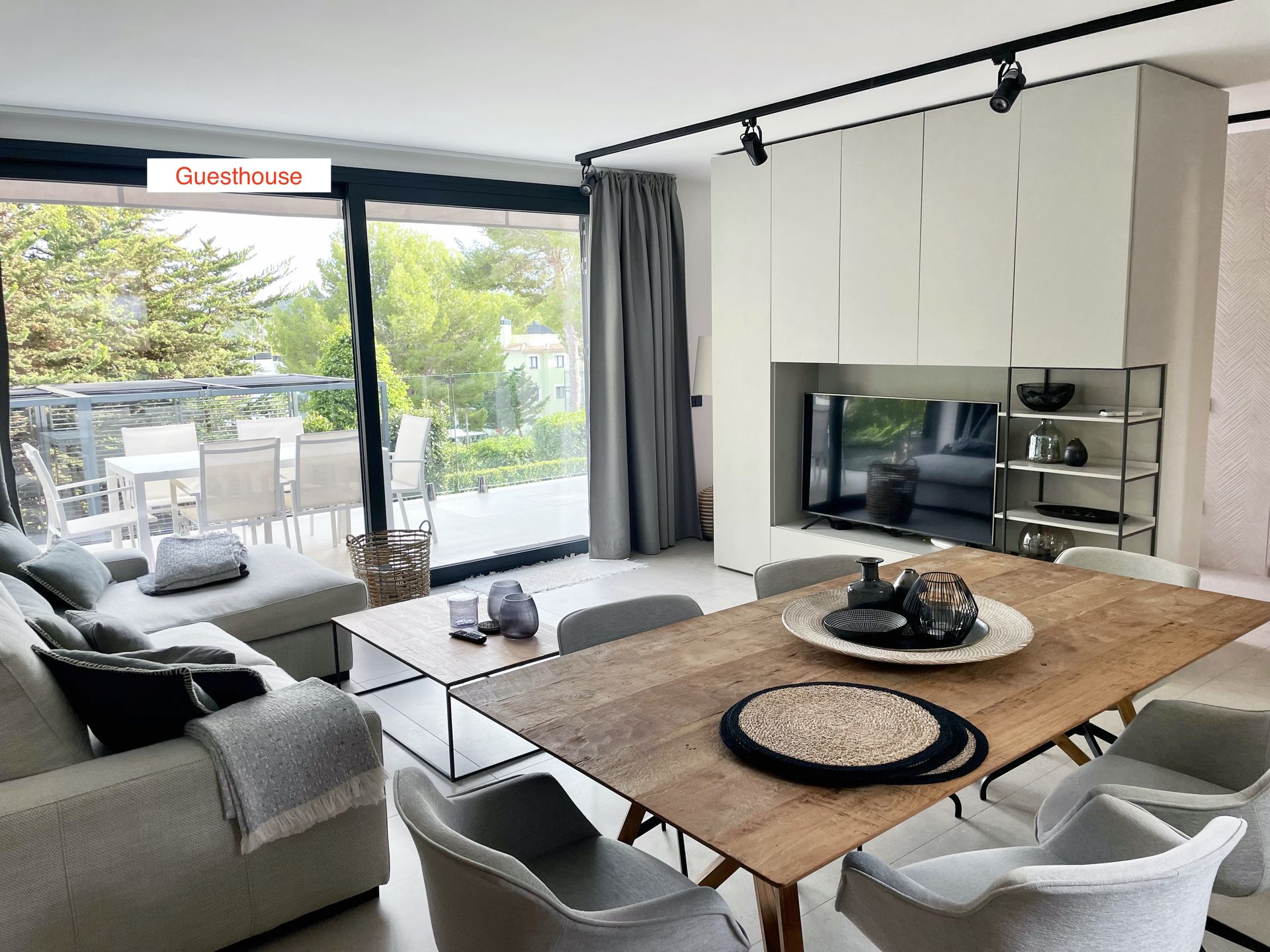 Luxury Villa with Separate Guest House for Sale in Camp de Mar