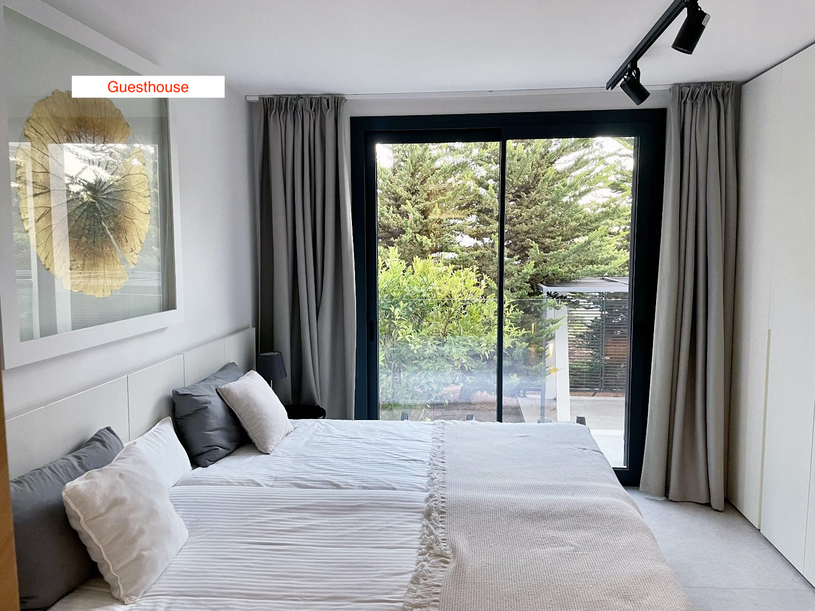 Luxury Villa with Separate Guest House for Sale in Camp de Mar