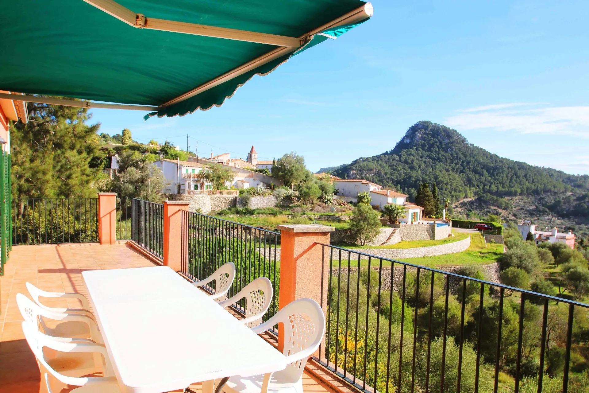 Villa with Holiday Rental License for Sale in Galilea