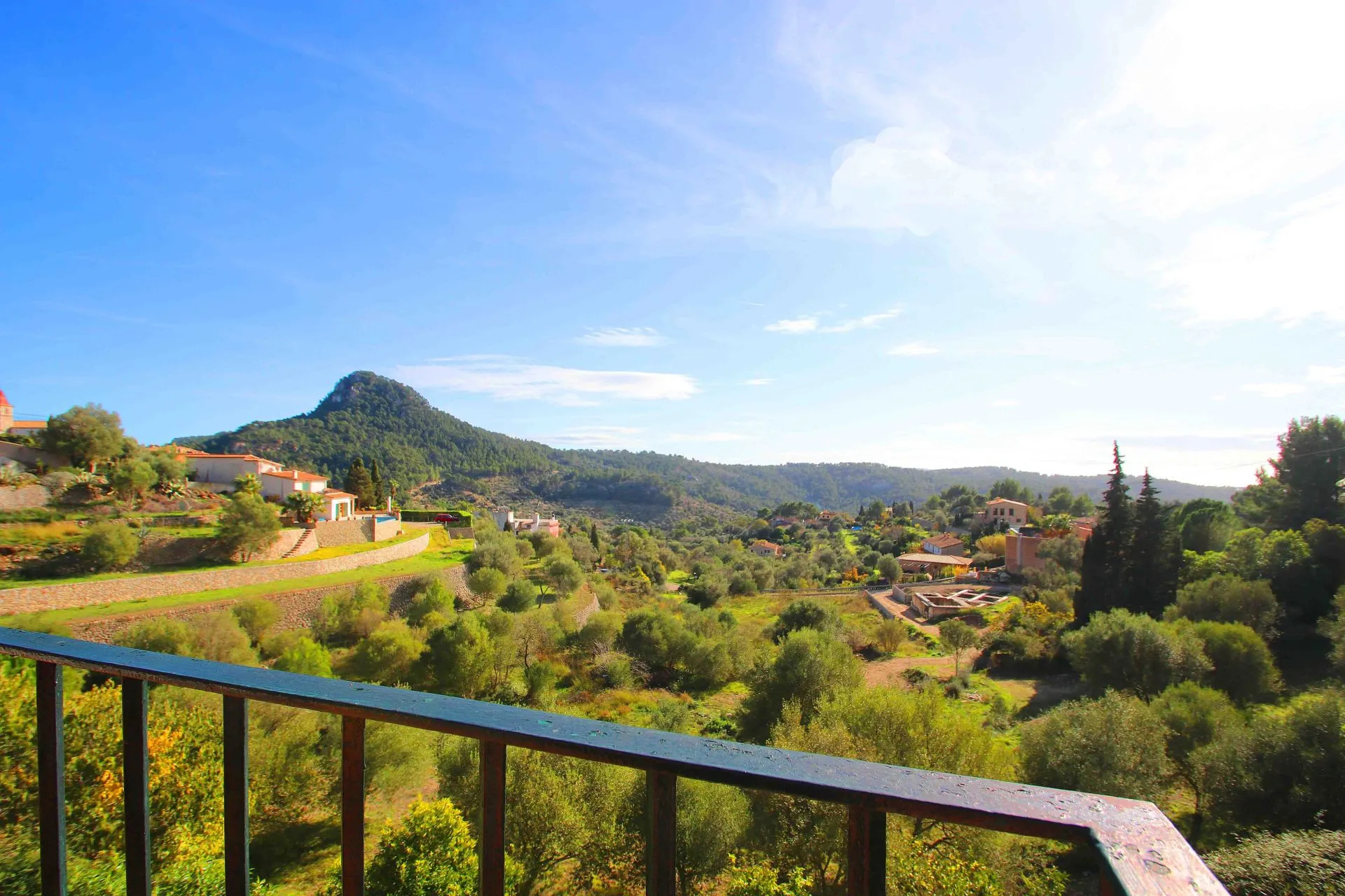 Villa with Holiday Rental License for Sale in Galilea