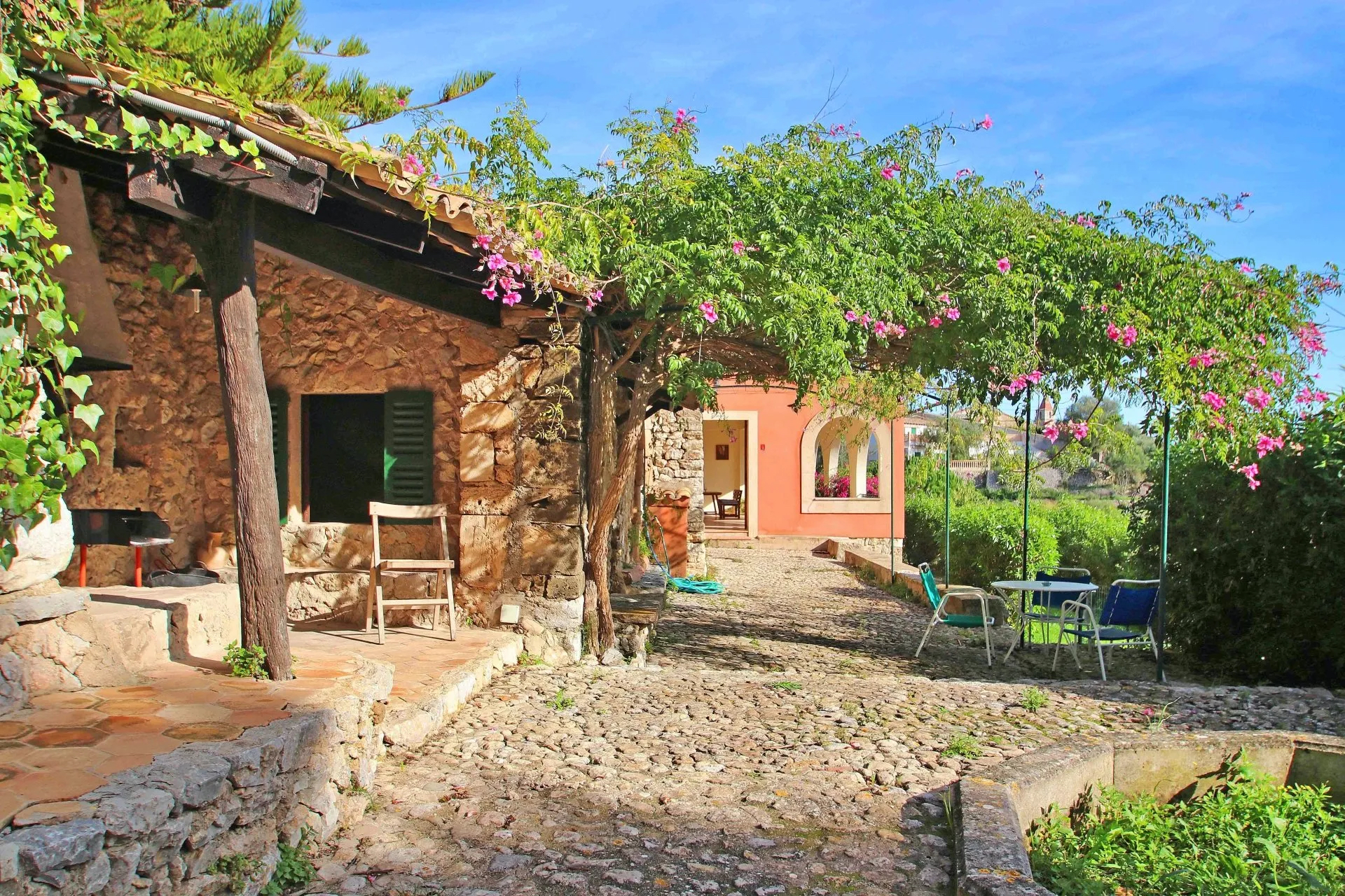 Villa with Holiday Rental License for Sale in Galilea