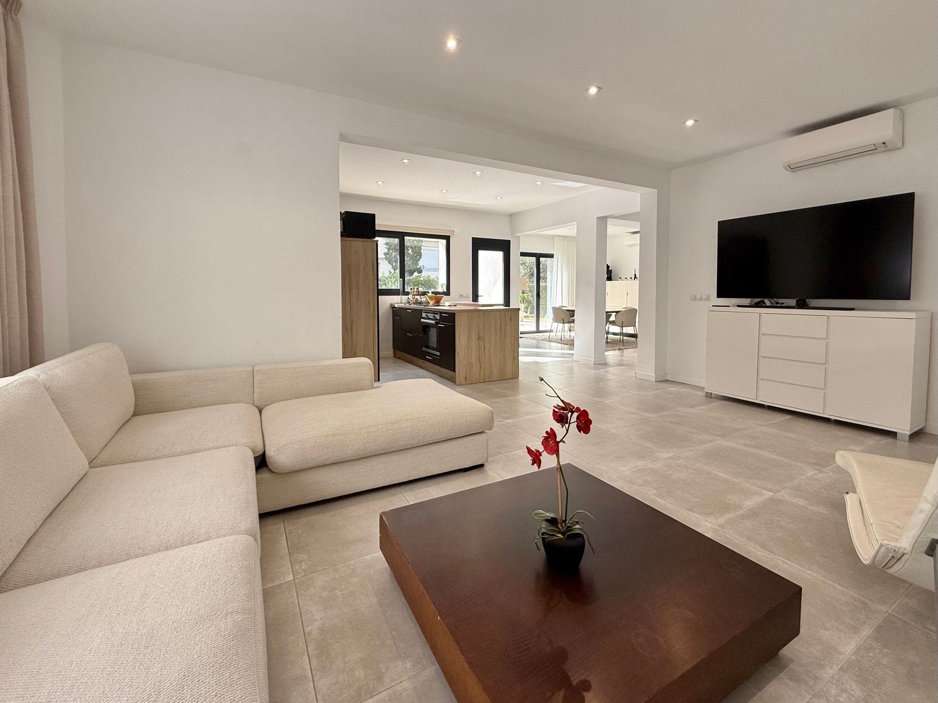 Modern Villa to Rent in Santa Ponsa