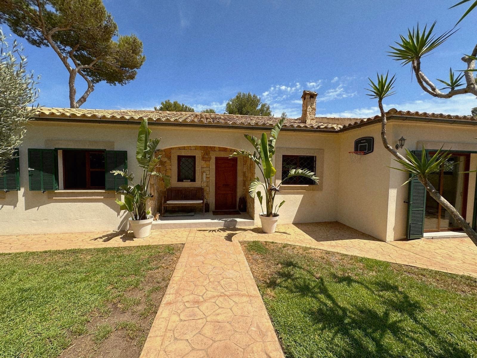 Charming Bungalow Villa for Sale in Santa Ponsa