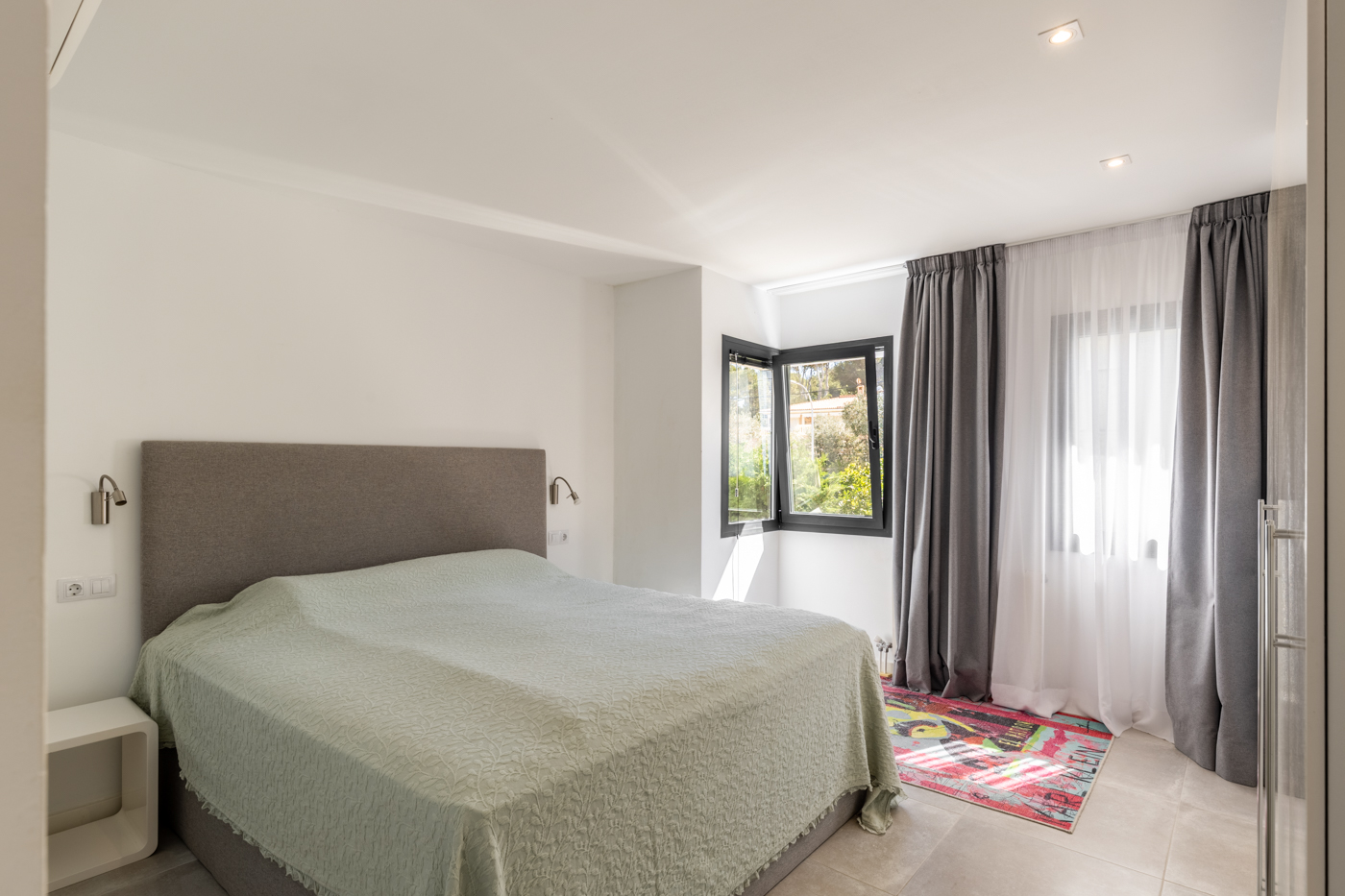 Modern Villa for Sale in Santa Ponsa