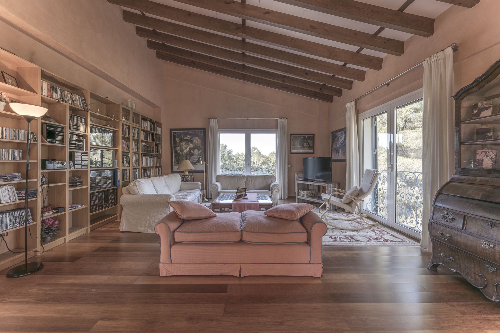 Spacious Mediterranean Villa for Sale in Santa Ponsa