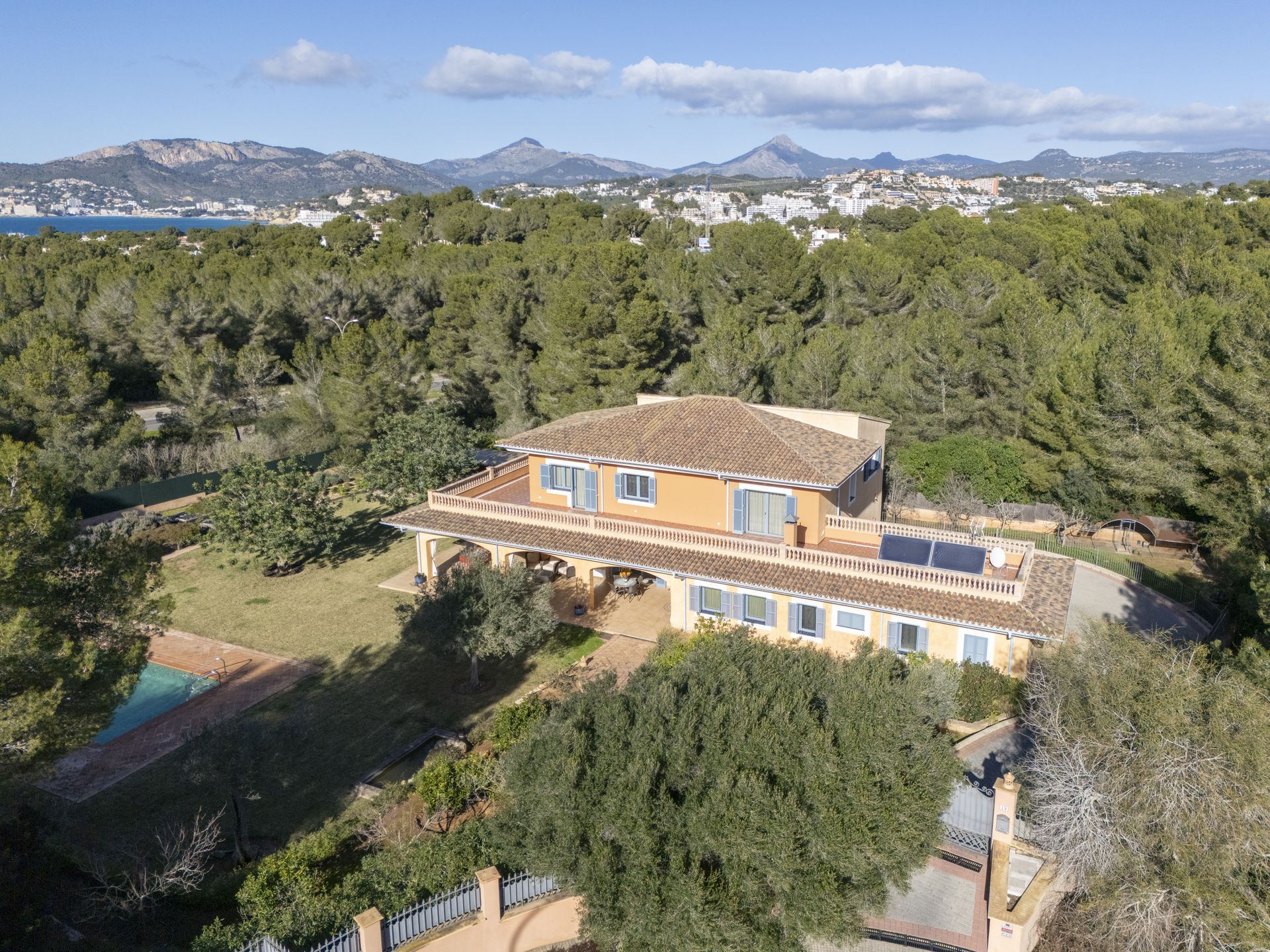 Spacious Mediterranean Villa for Sale in Santa Ponsa