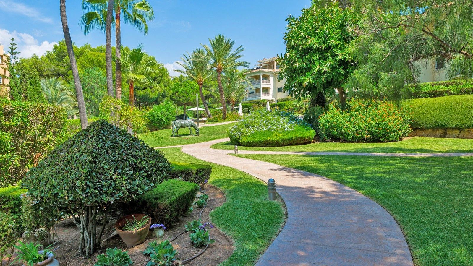 Penthouse with Roof Terrace for Sale in Santa Ponsa