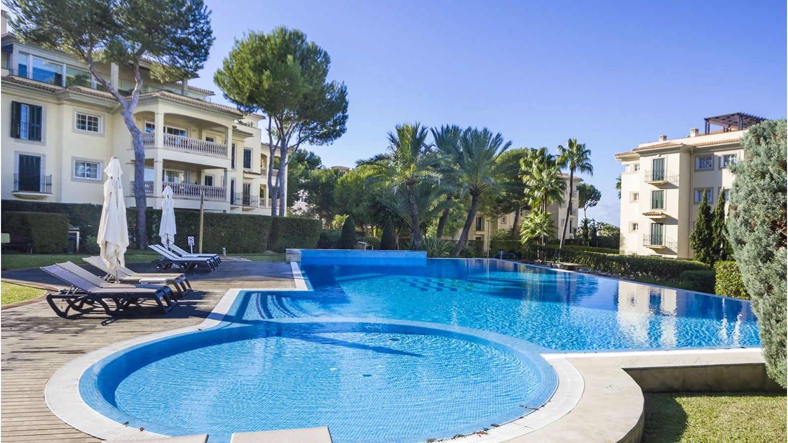 Penthouse with Roof Terrace for Sale in Santa Ponsa