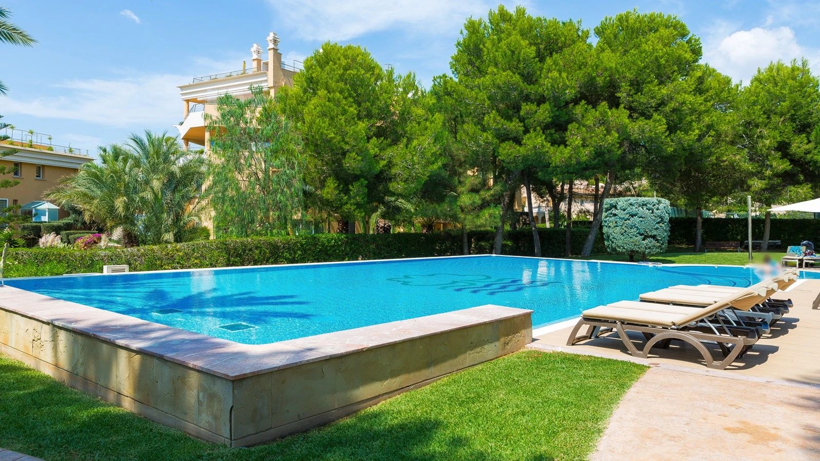 Penthouse with Roof Terrace for Sale in Santa Ponsa