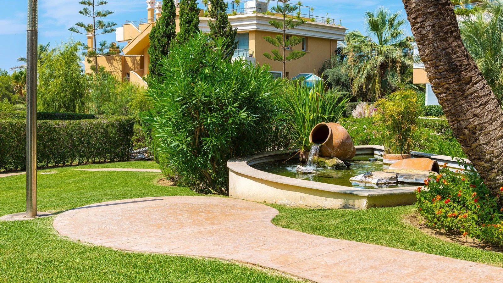 Penthouse with Roof Terrace for Sale in Santa Ponsa