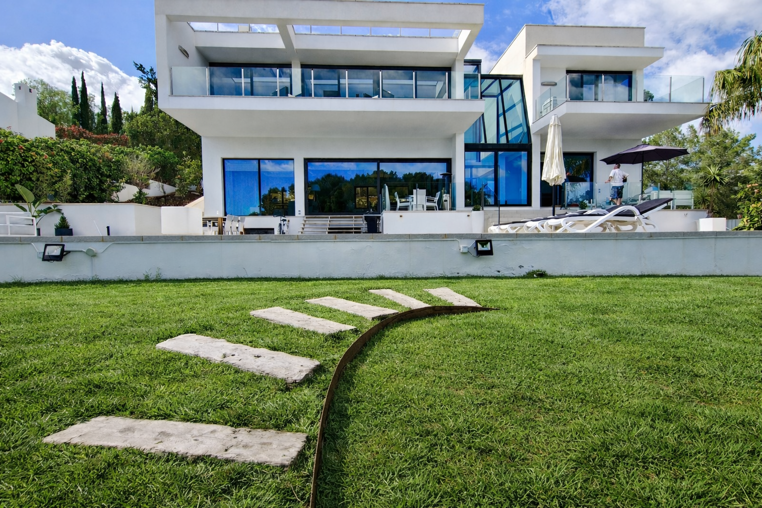 Villa moderna con vistas al mar en venta en Bendinat.