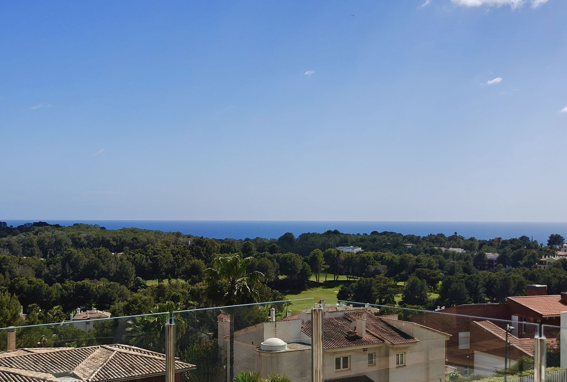 Villa moderna con vistas al mar en venta en Bendinat.