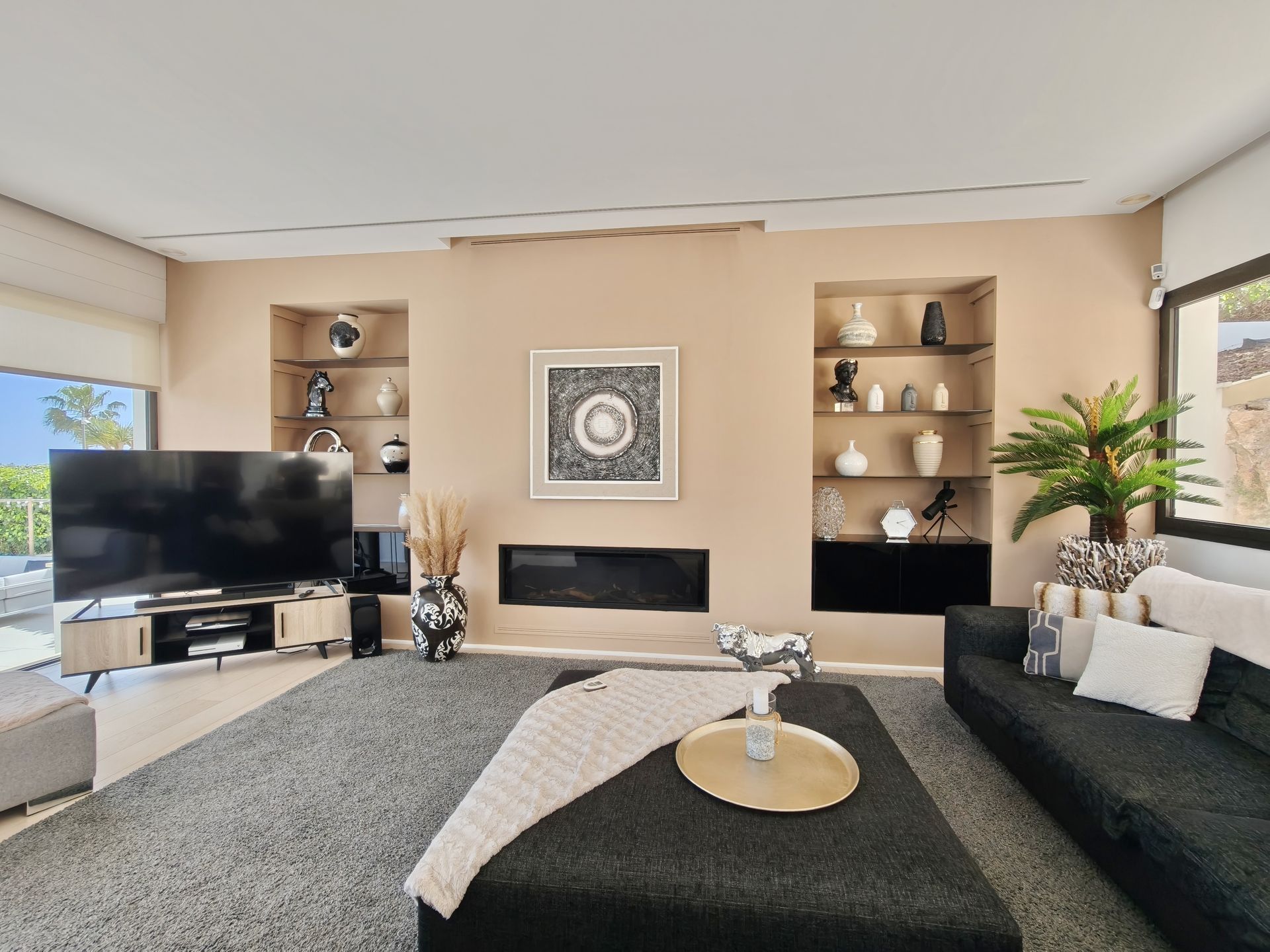 Villa moderna con vistas al mar en venta en Bendinat.