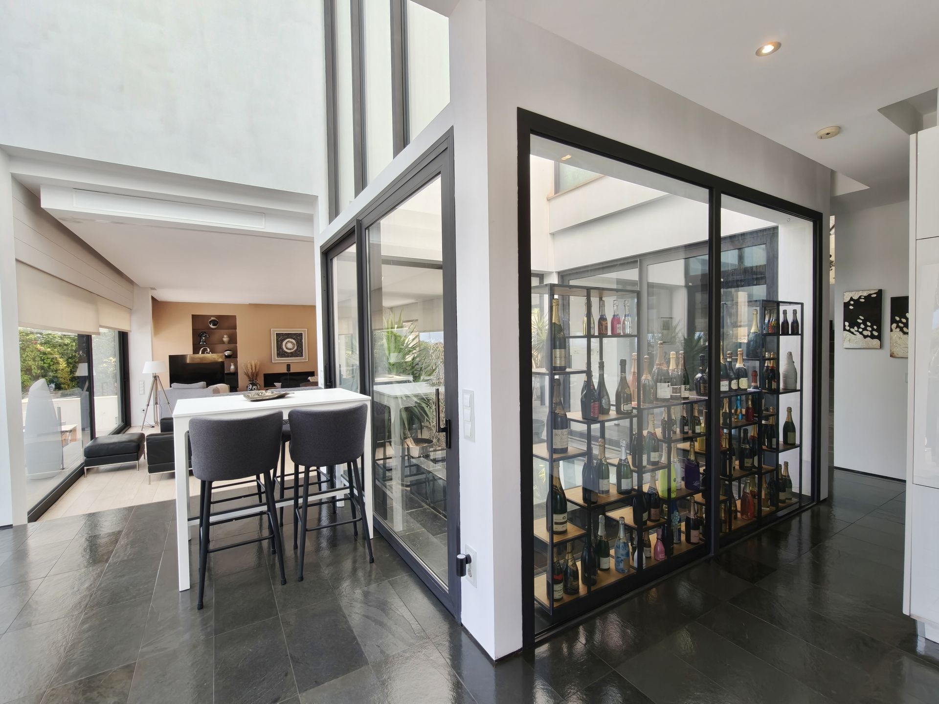 Villa moderna con vistas al mar en venta en Bendinat.