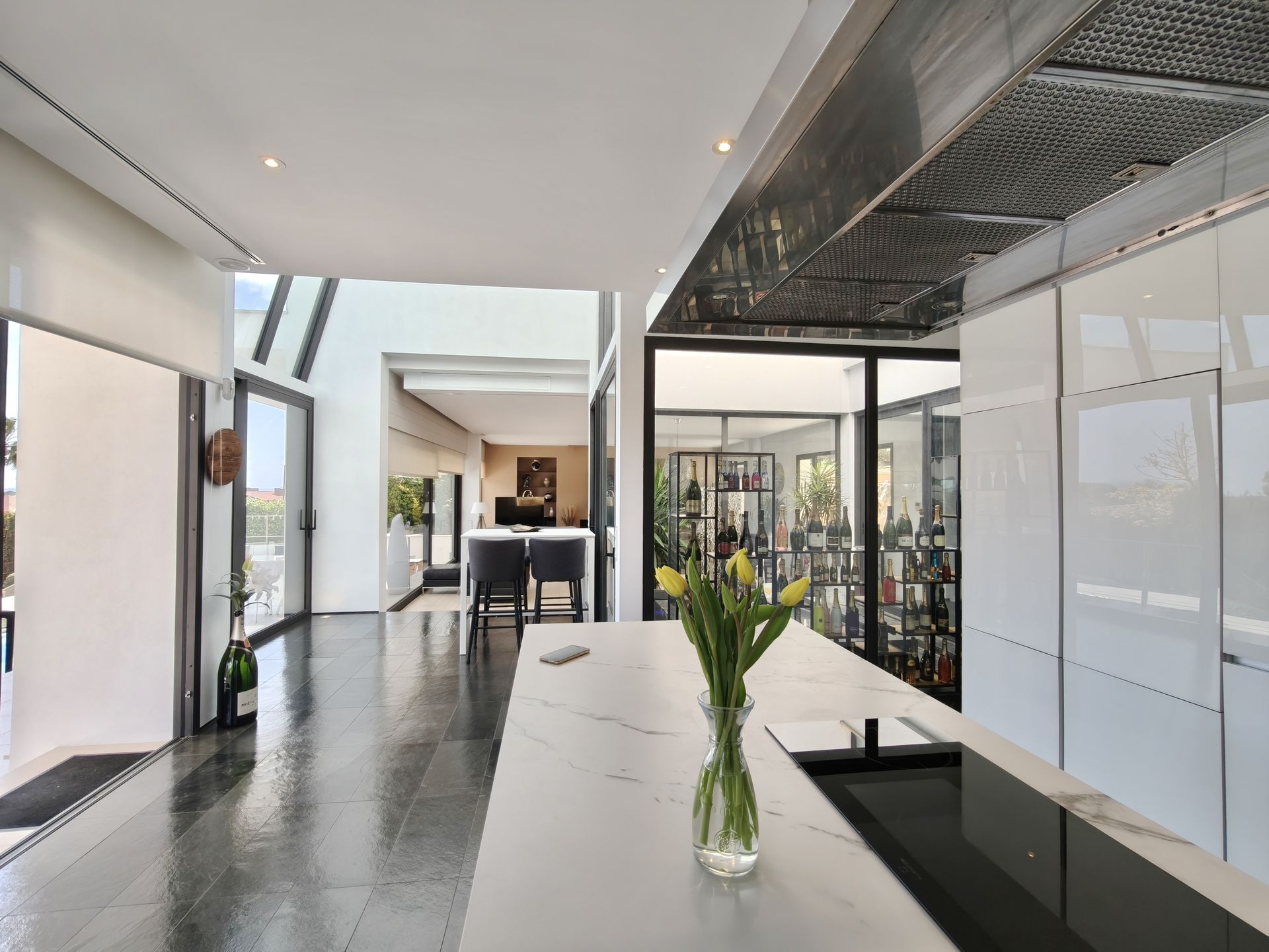 Villa moderna con vistas al mar en venta en Bendinat.