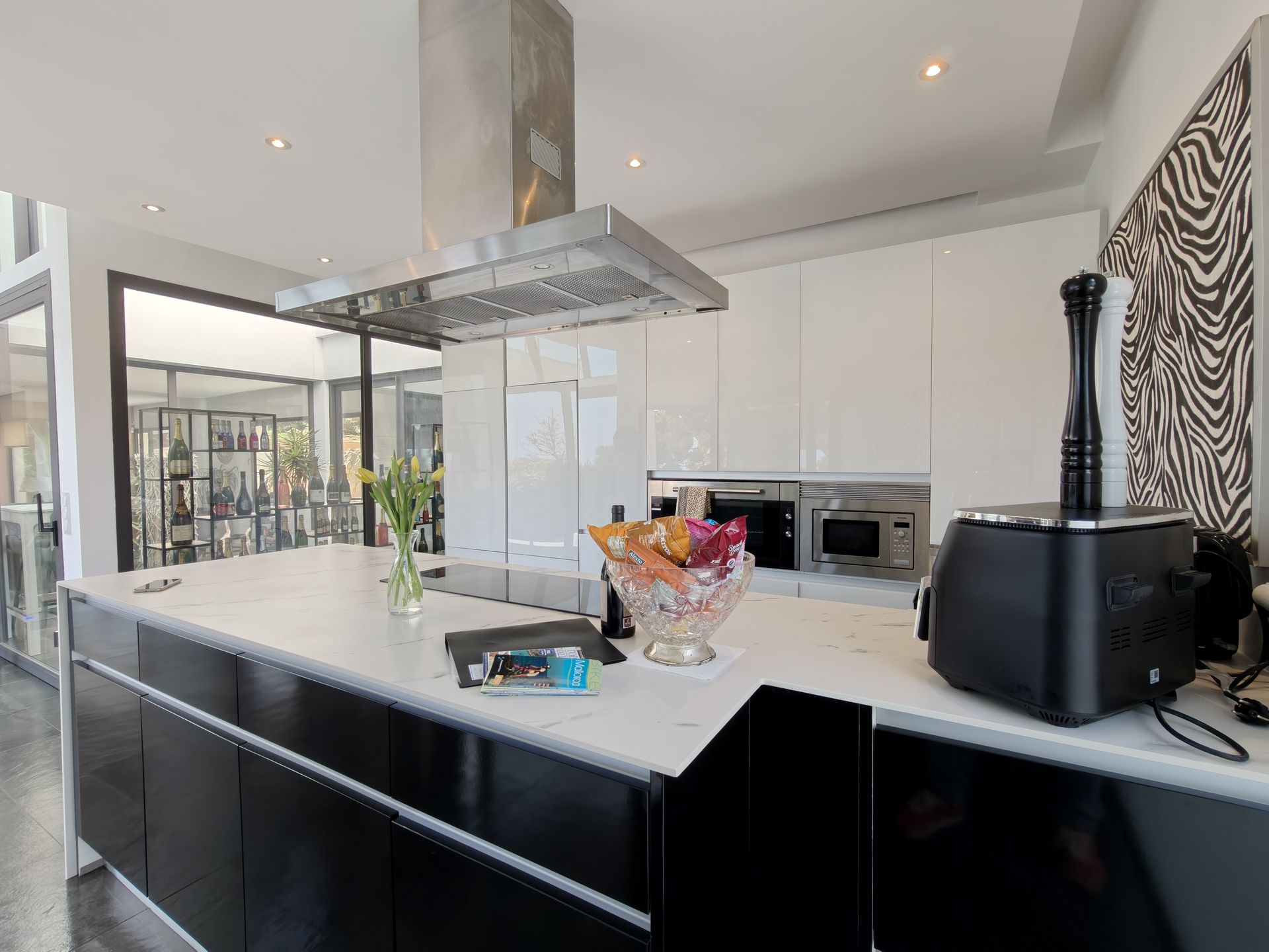 Villa moderna con vistas al mar en venta en Bendinat.