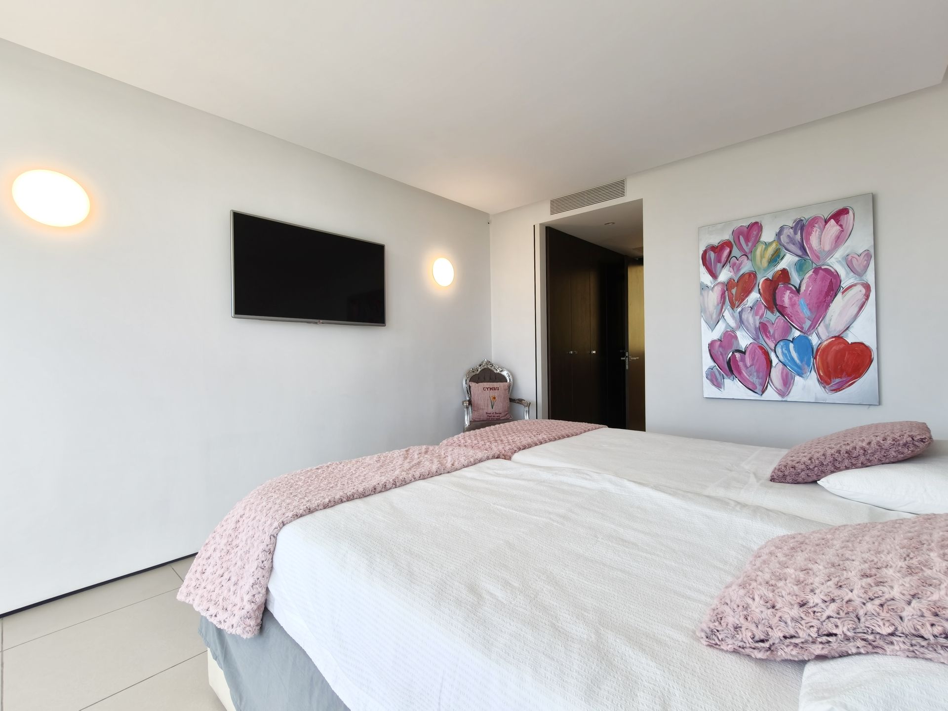 Villa moderna con vistas al mar en venta en Bendinat.