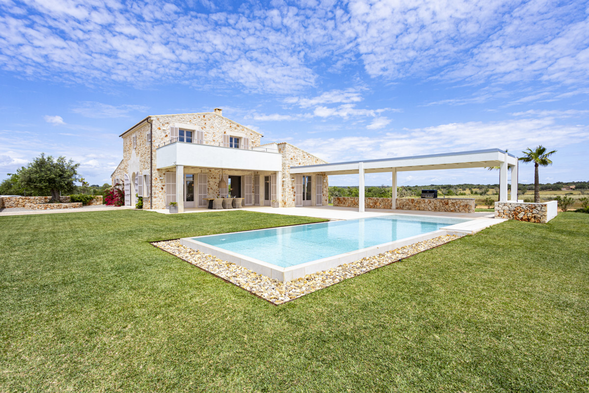Recently built Finca for Sale in Ses Salines