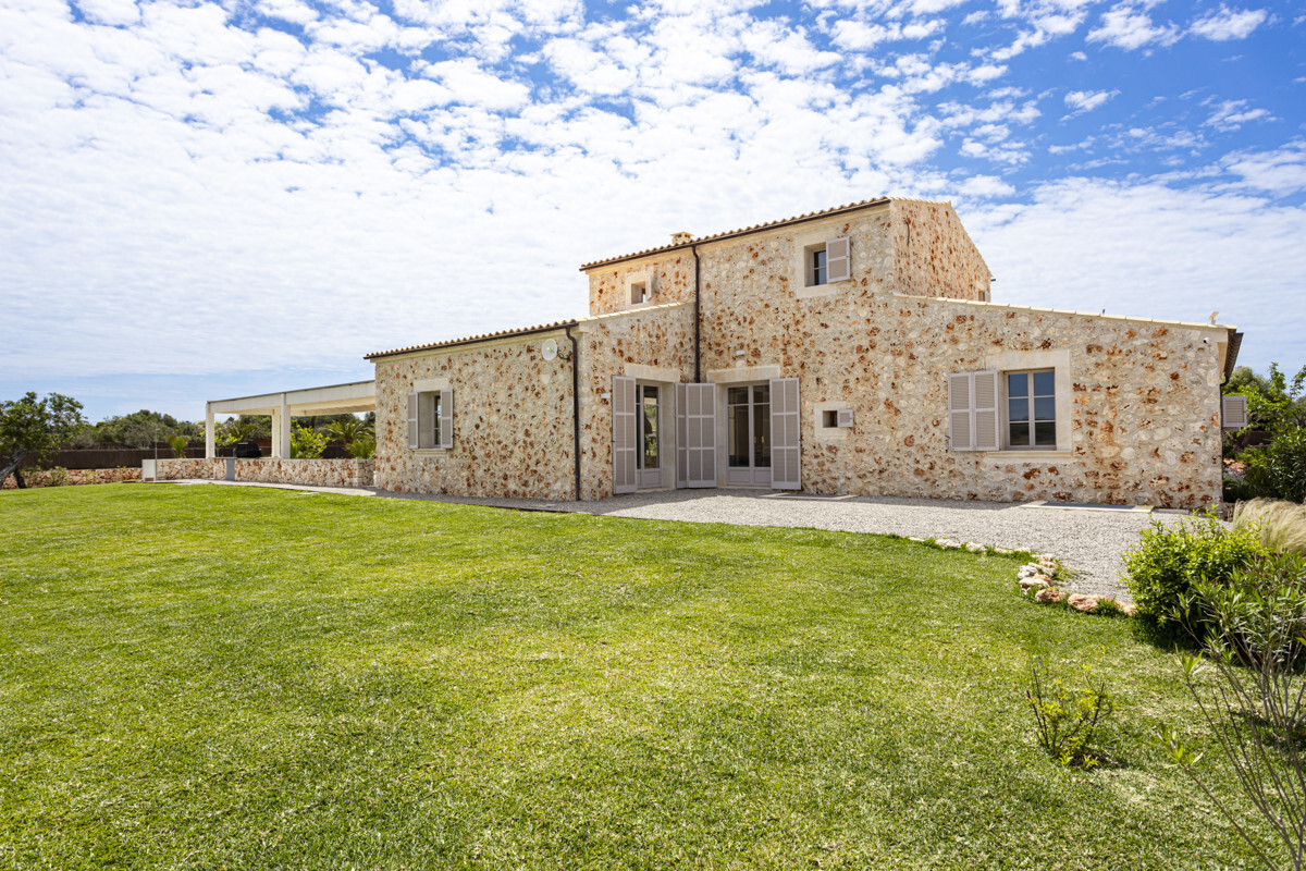 Recently built Finca for Sale in Ses Salines