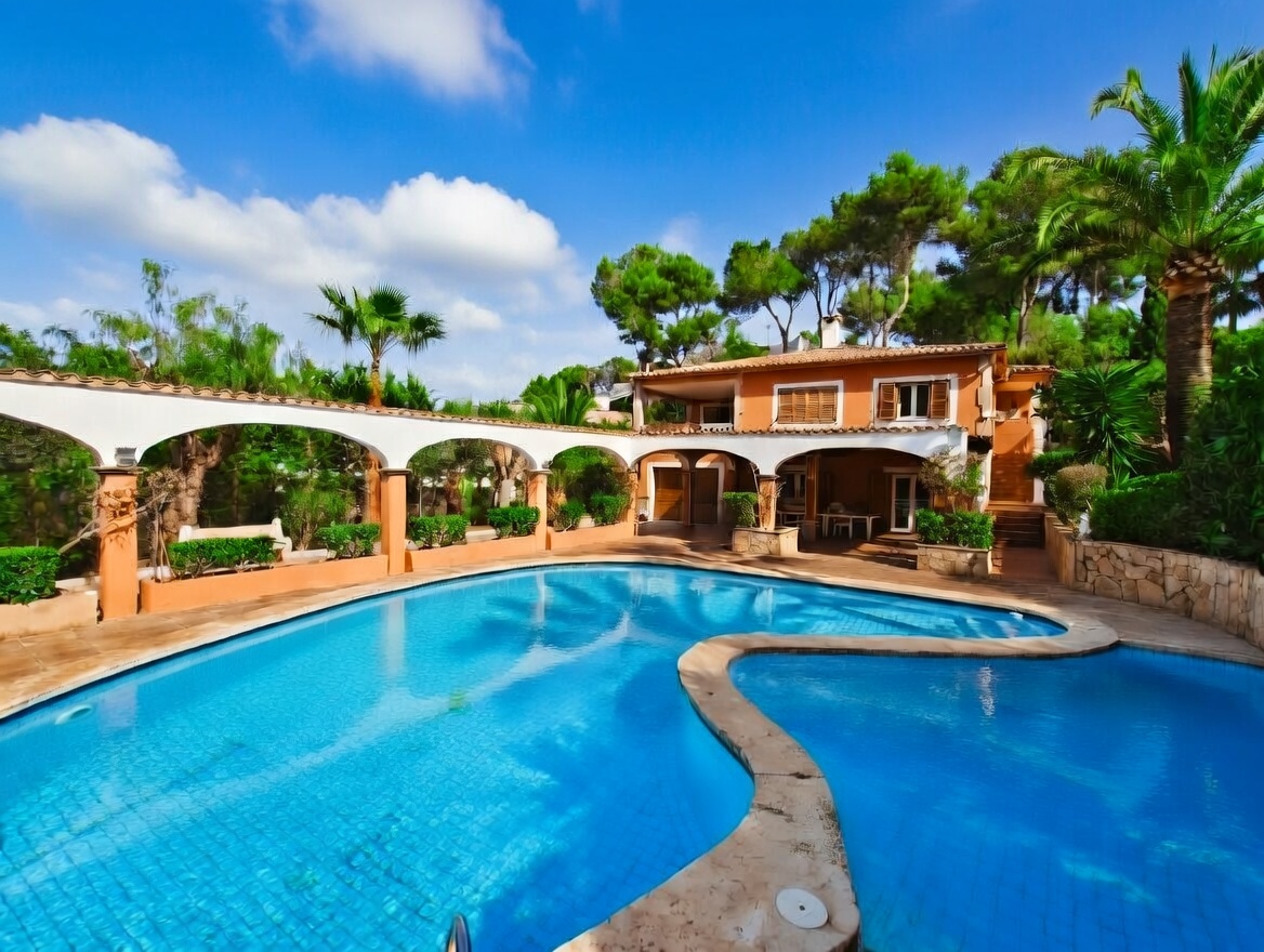 House with Pool for Sale in Santa Ponsa