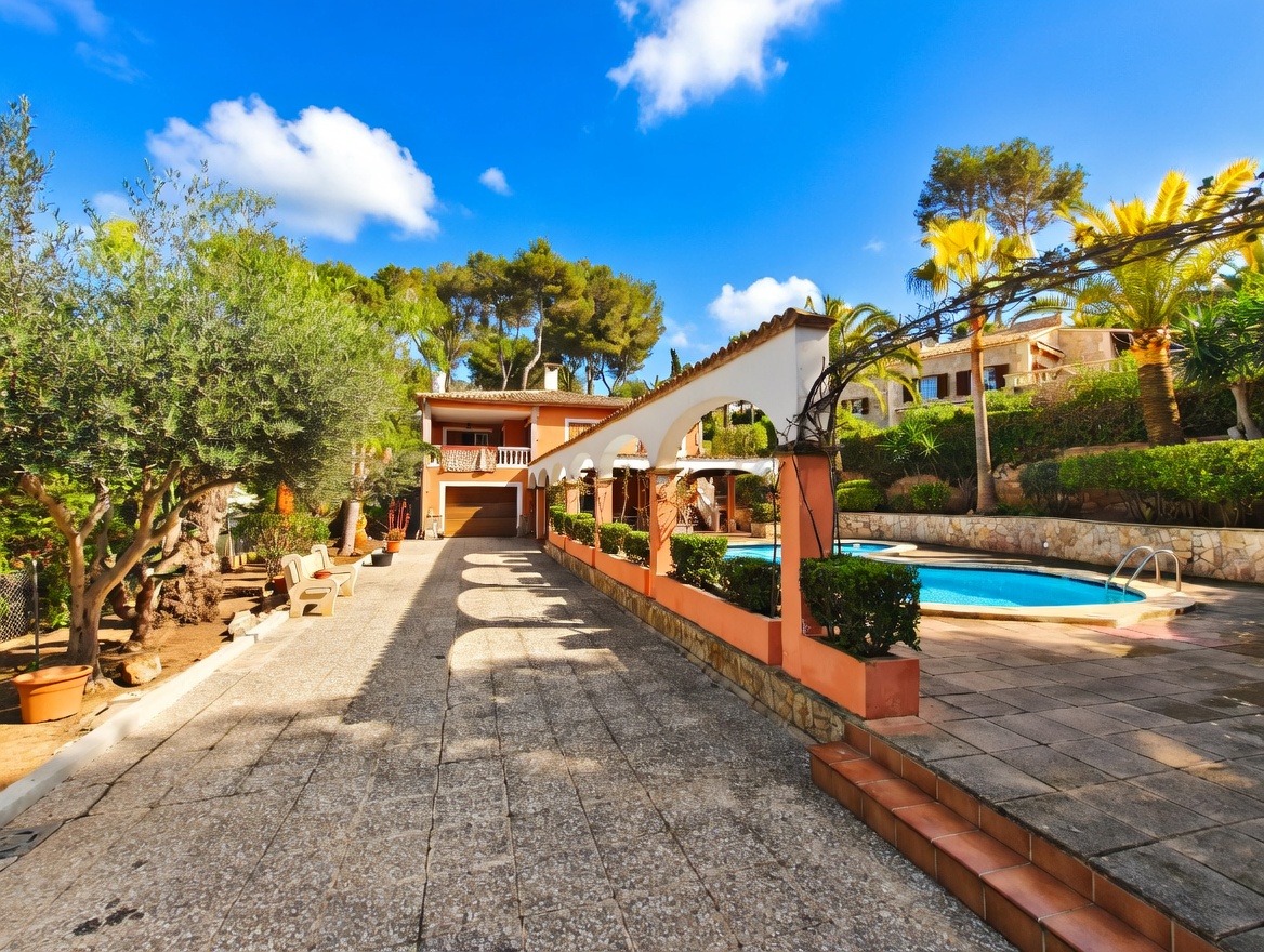House with Pool for Sale in Santa Ponsa