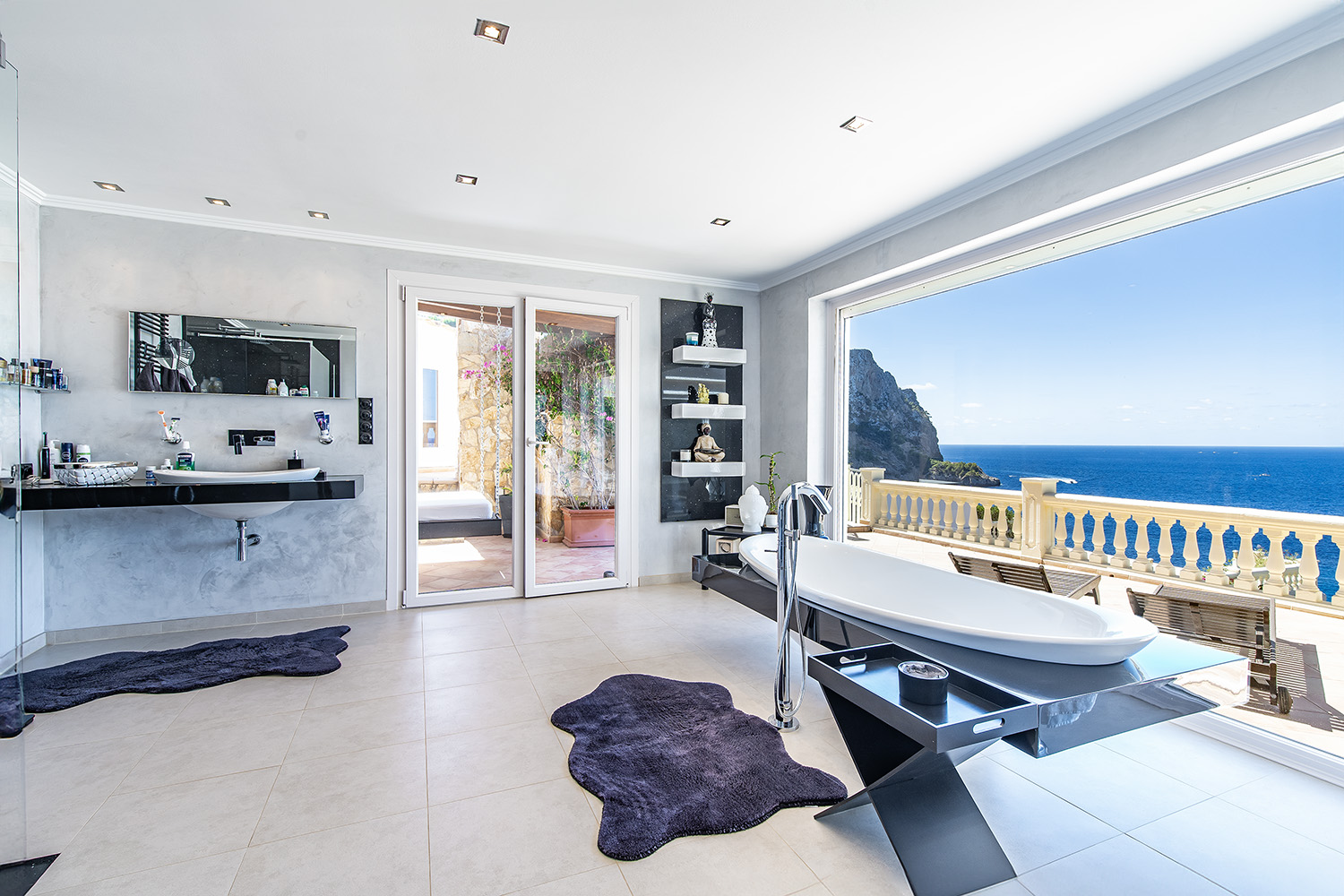 Villa with Guest Apartment for Sale in Port Andratx