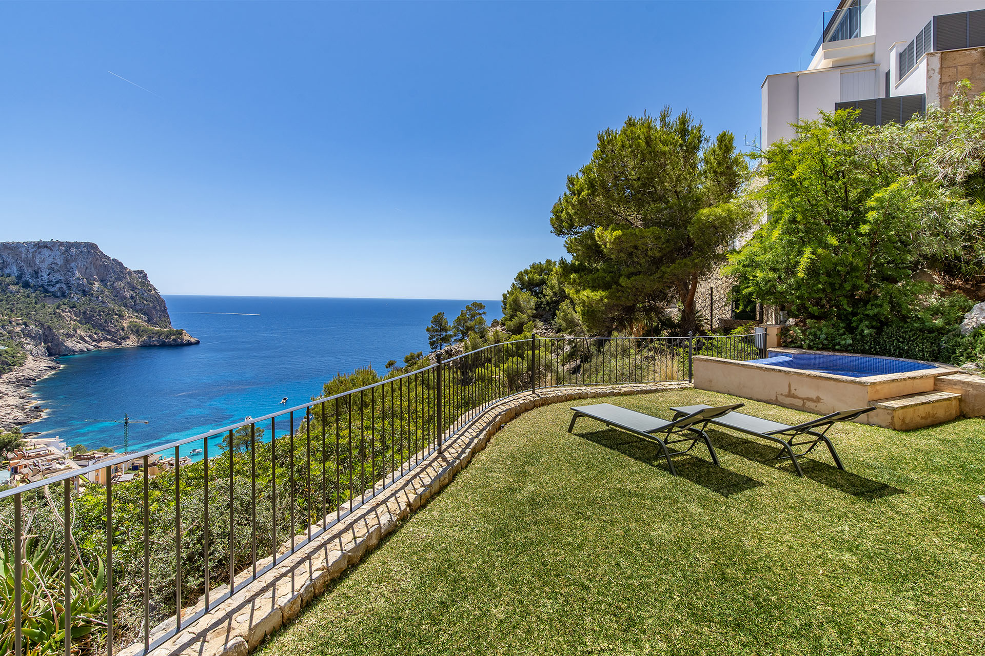 Garden Apartment with Sea View for Sale  in Port Andratx