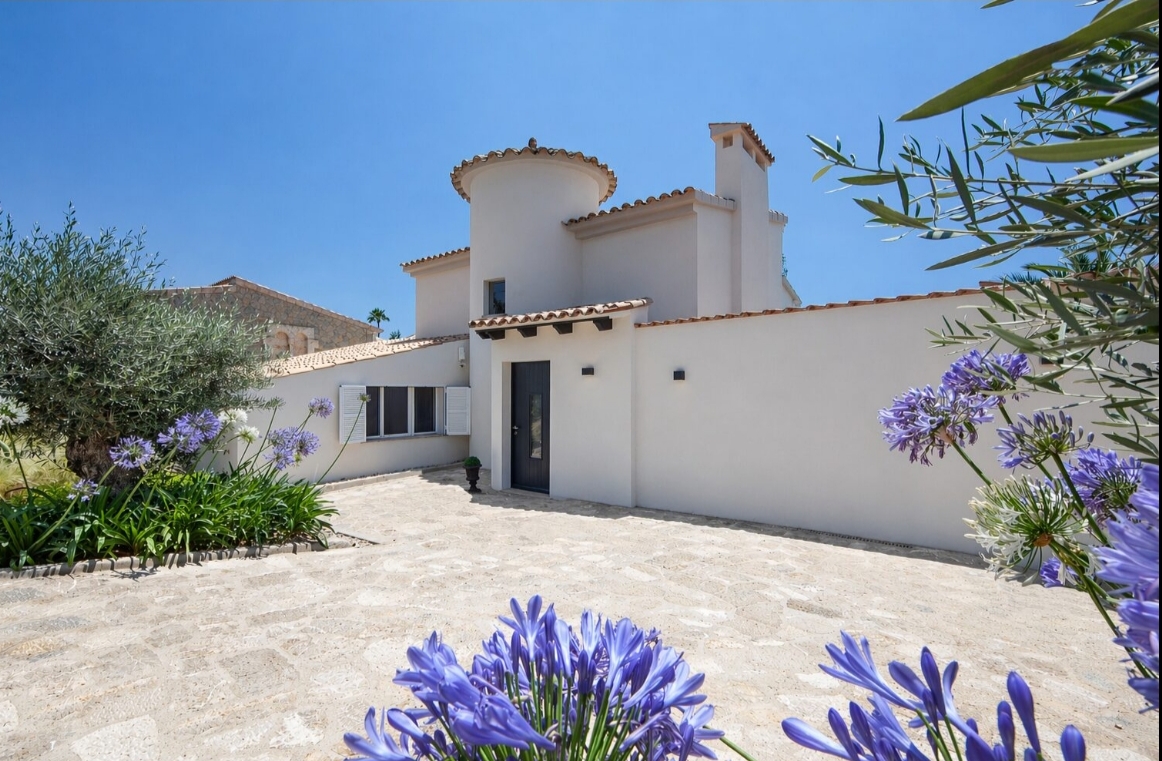Amazing Villa with Holiday Licence for Sale in Port Andratx