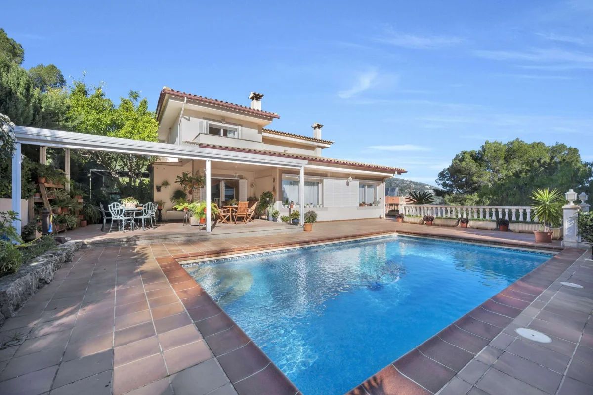 Mediterranean Villa for Sale in luxury Area of Cas Catala