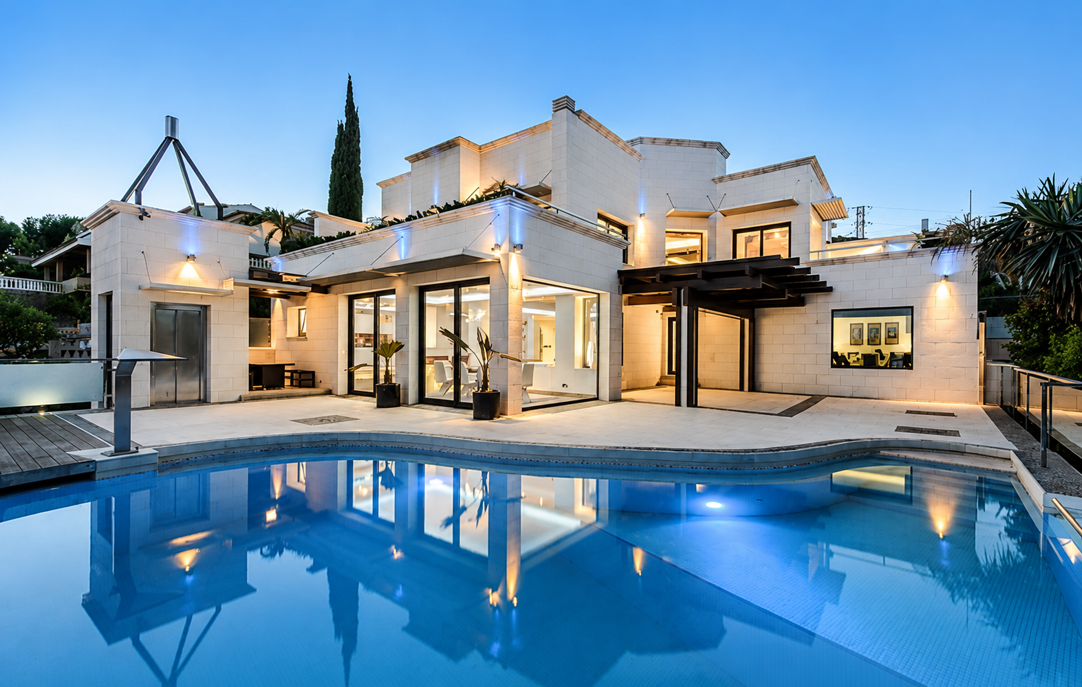 Mallorca Luxury Villa for Sale with Sea Views in Bendinat