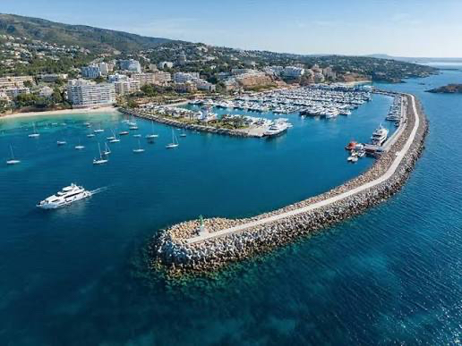 Refurbished Apartment for Sale in Portals with Sea Views