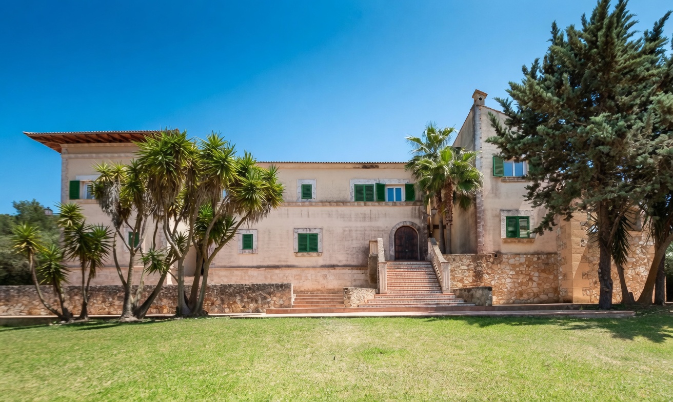 Spacious Finca for Sale in a quiet Area of  Algaida