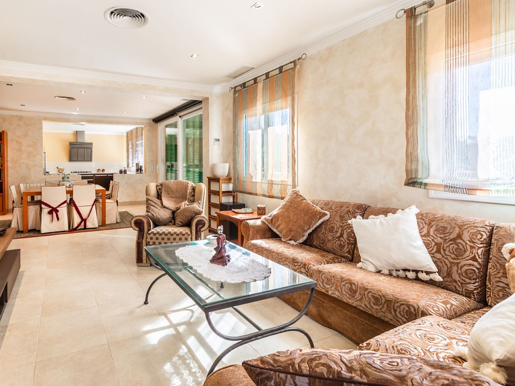 Spacious Finca for Sale in a quiet Area of  Algaida