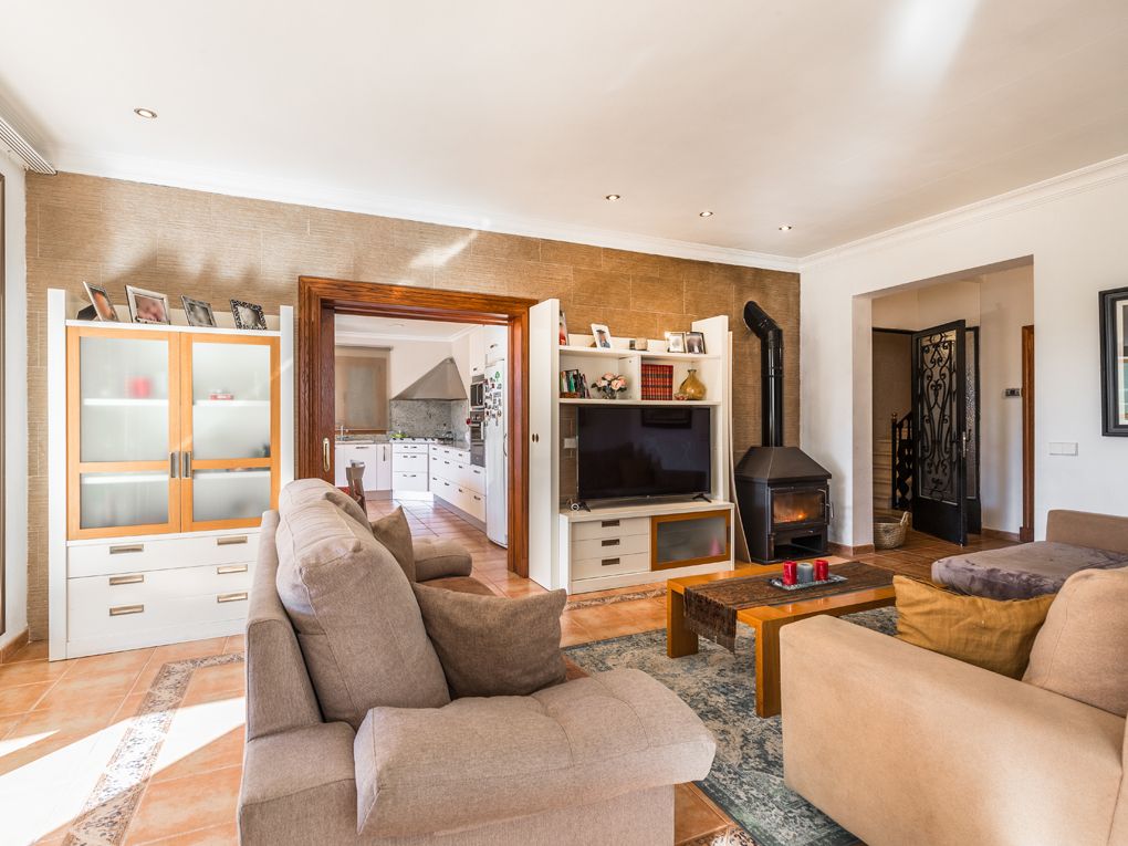 Spacious Finca for Sale in a quiet Area of  Algaida
