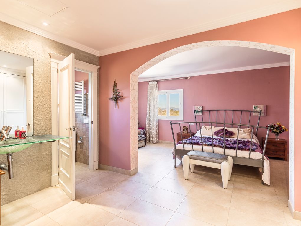 Spacious Finca for Sale in a quiet Area of  Algaida