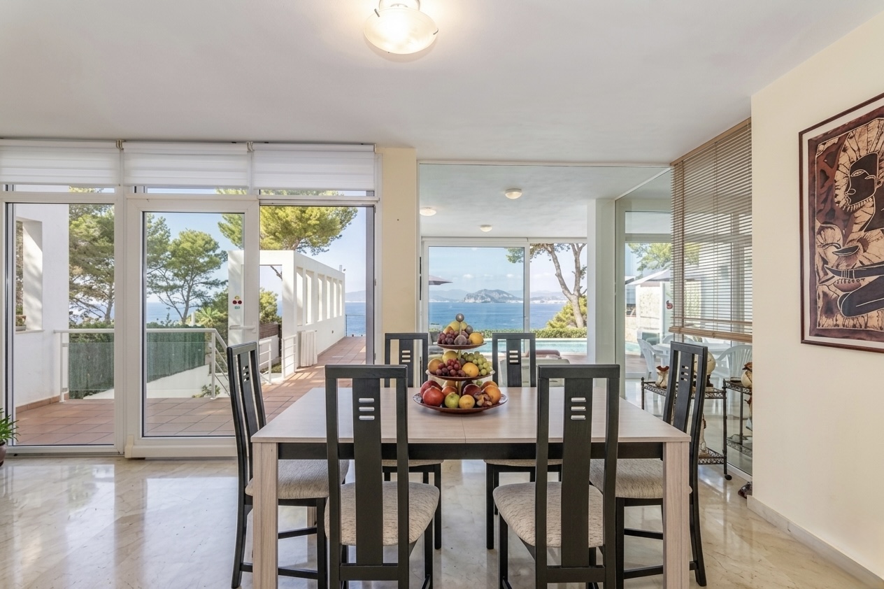 Cozy villa for sale at sea front in Bahia Azul with rental license