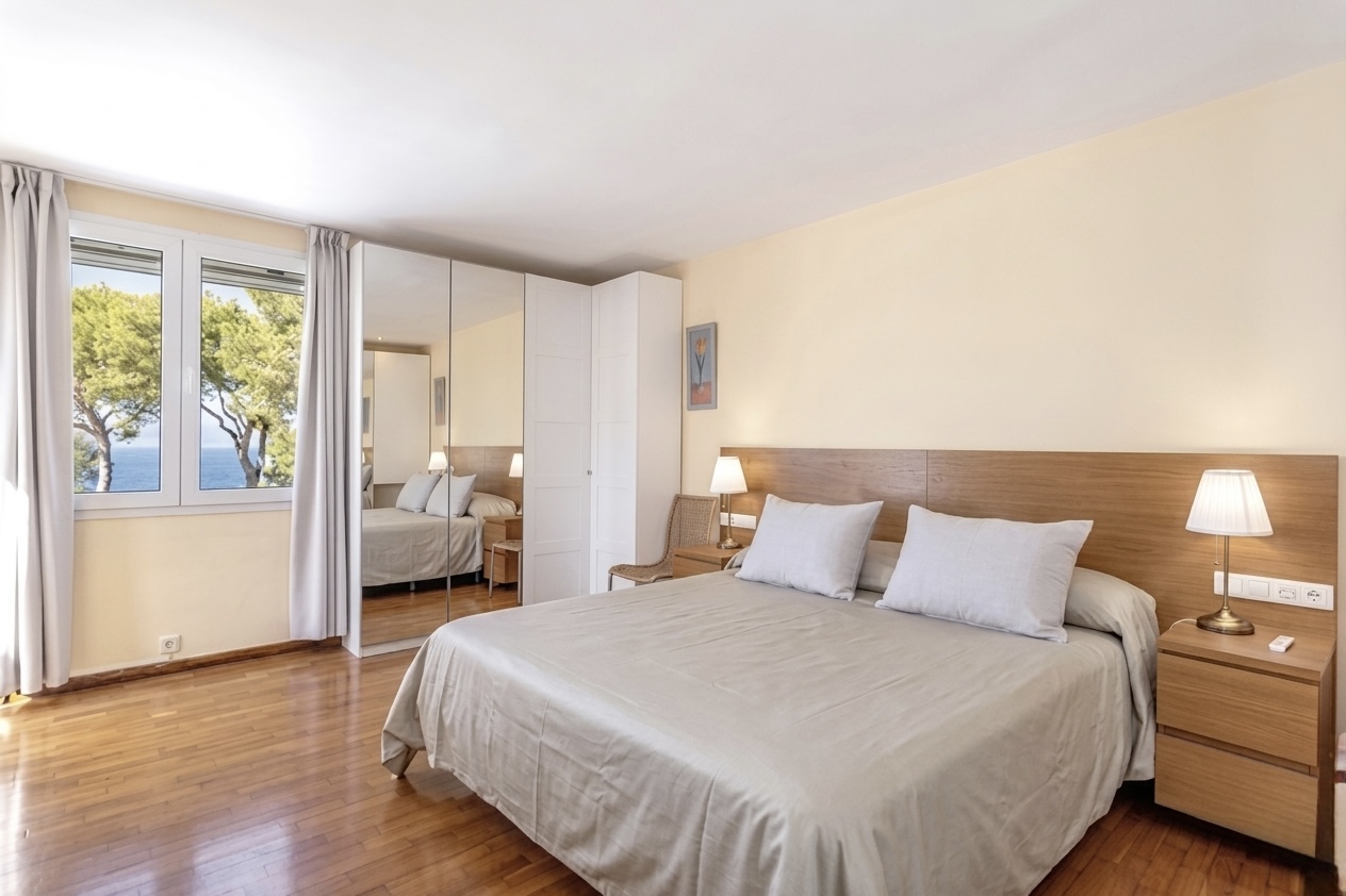 Cozy villa for sale at sea front in Bahia Azul with rental license