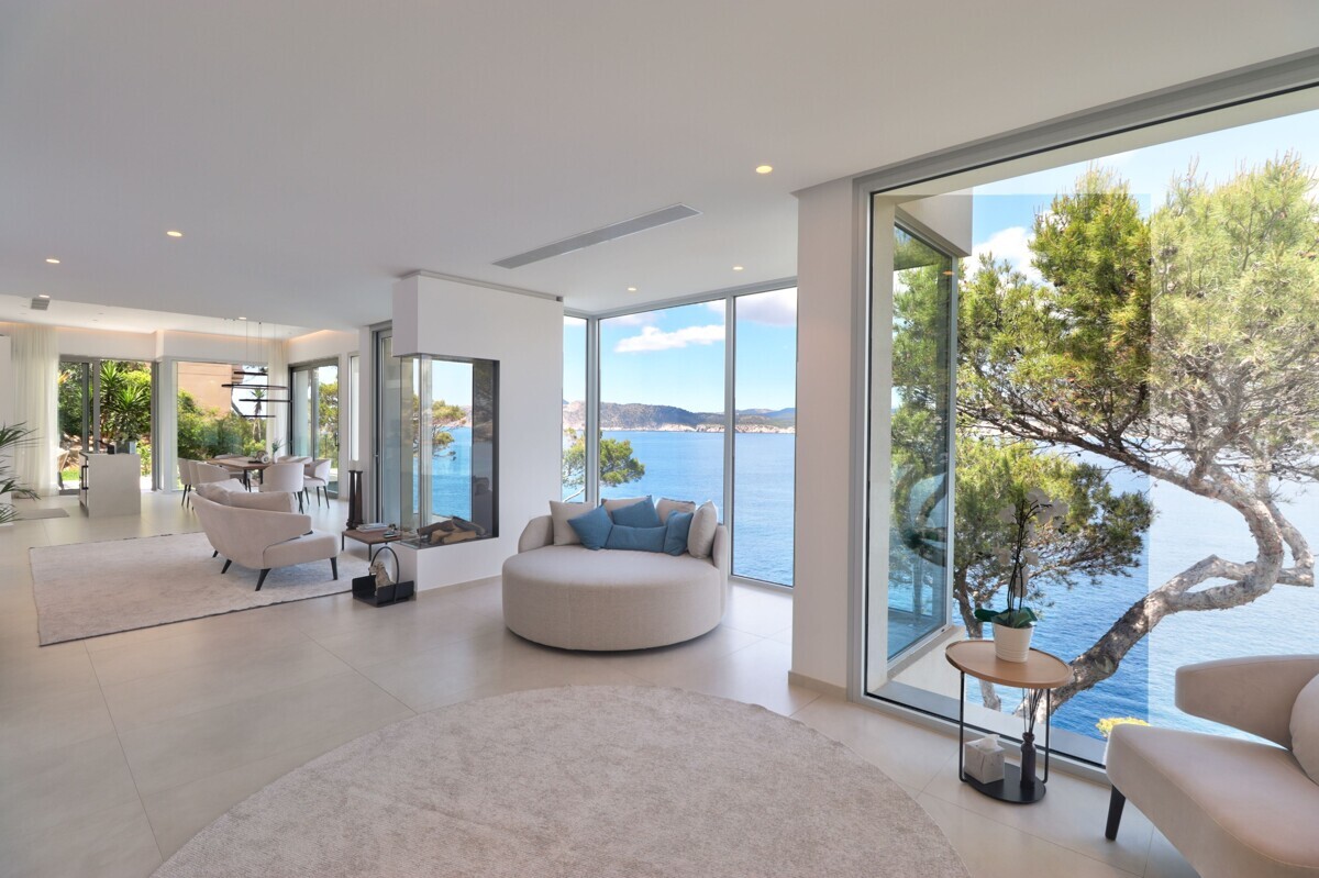 Frontline Villa with amazing Seaview for Sale in Santa Ponsa