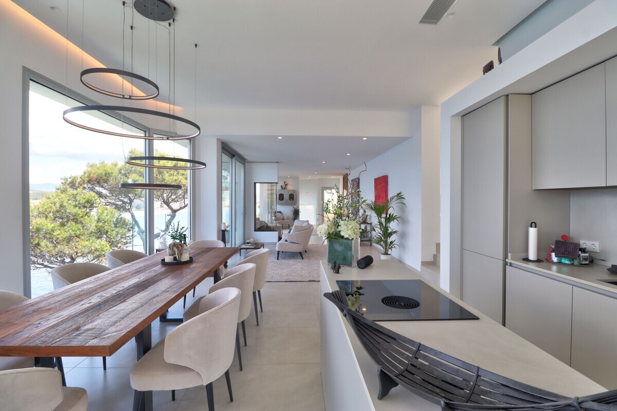 Frontline Villa with amazing Seaview for Sale in Santa Ponsa